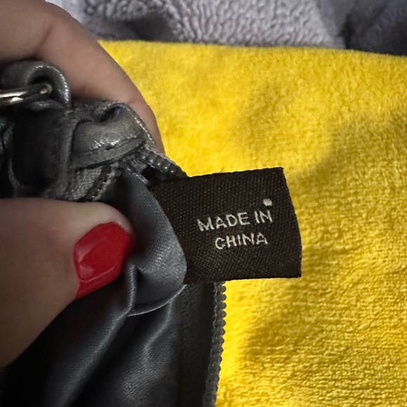 Coach Metallic Gray Wristlet with small hangtag - Picture 5 of 6